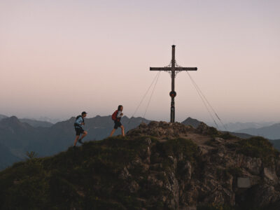 Sonnenuntergang am Gipfelkreuz Gratlspitze © Alpbachtal Tourismus