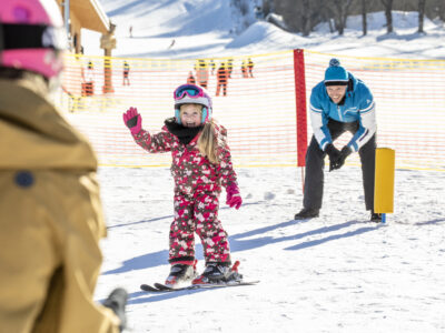 Kind beim Skifahren lernen im Juppi Do Kinderland in Reith im Alpbachtal © Alpbachtal Tourismus/shootandstyle.com