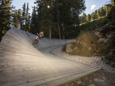 Zusammen mit den anderen teilnehmerinnen des Girls Bike Cammps geht es auch in die Bike Republic Sölden, der Bikepark im Ötztal. © Florian Breitenberger Zusammen mit den anderen teilnehmerinnen des Girls Bike Cammps geht es auch in die Bike Republic Sölden, der Bikepark im Ötztal. © Florian Breitenberger