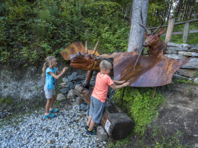 Der Themenweg Woroun auf der Spur. © Franz Gerdl