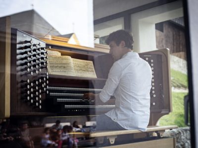 Täglich um zwölf Uhr wird die berühmte Heldenorgel auf der Festung Kufstein gespielt. Das Konzert ist bis weit über Kufstein hinaus zu hören. © Tirol Werbung Täglich um zwölf Uhr wird die berühmte Heldenorgel auf der Festung Kufstein gespielt. Das Konzert ist bis weit über Kufstein hinaus zu hören. © Tirol Werbung
