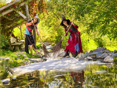Beim Almherbst im Hexenwasser in Hochsöll ist Familienspaß garantiert. Man kann Almboschen binden, Kerzen ziehen oder lernen, wie man mit einer Sense umgeht. © Hexenwasser Hochsöll Beim Almherbst im Hexenwasser in Hochsöll ist Familienspaß garantiert. Man kann Almboschen binden, Kerzen ziehen oder lernen, wie man mit einer Sense umgeht. © Hexenwasser Hochsöll