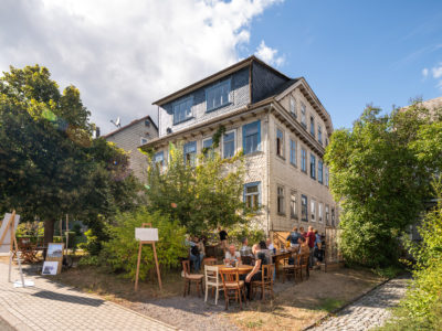 Am Tag der Sommerfrische, am 25.8., können Besucher im Schwarzatal die Villen und Hotels aus der Zeit der Sommerfrische-Architektur bewundern. Außerdem gibt es zahlreiche Veranstaltungen wie Ausstellungen, Filme, Führungen oder ein Erzähl-Café. © Internationale Bauausstellung (IBA) Thüringen / Thomas Müller