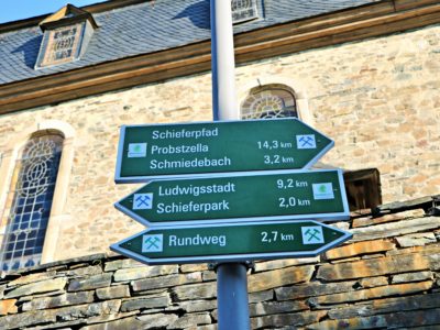 Der Schieferpfad aber auch alle anderen Wanderwege im Thüringer Wald sind gut ausgeschrieben. Wer sich lieber einem zertifizierten Natur- und Landschaftsführer anschließt, kann bei den geführten Wanderungen mitgehen.  © Susen Reuter