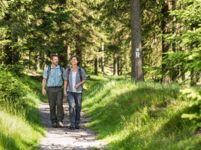 Der Rennsteig ist Deutschlands © Regionalverbund Thüringer Wald e.V. / Dominik Ketzältester,  bekanntester und beliebtester Höhenwanderweg. Doch auch abseits des legendären Wegs gibt es einiges zu entdecken.  © Regionalverbund Thüringer Wald e.V. / Dominik Ketz