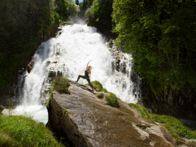 Yoga am Gasteiner Wasserfall © Gasteinertal Tourismus GmbH, Marktl Photography Yoga am Gasteiner Wasserfall © Gasteinertal Tourismus GmbH, Marktl Photography