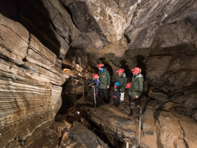 Abseits der Skipisten auf dem Hintertuxer Gletscher kann die einzige Marmorhöhle in den Zentralalpen, die Spannagelhöhle, besichtigt werden. © Hintertuxer Gletscher