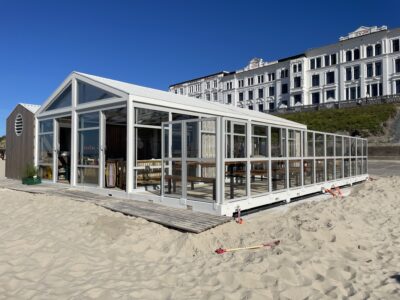 Die erste neue Milchbude auf Borkum ist eröffnet: Das Sonnendeck am Nordbad verpasst einer schönen Insel-Tradition ein neues Gesicht. © Nordseeheilbad Borkum GmbH