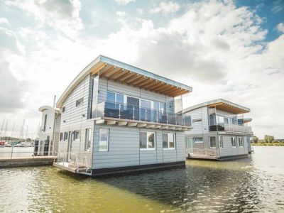 in Krösin, liegen diese schönen Wasserhäuser. © Ferienhausmiete.de in Krösin, liegen diese schönen Wasserhäuser. © Ferienhausmiete.de