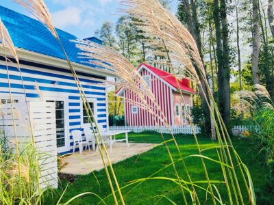 Bunte Ferienhäuser an der polnischen Ostsee. © Ferienhausmiete.de Bunte Ferienhäuser an der polnischen Ostsee. © Ferienhausmiete.de