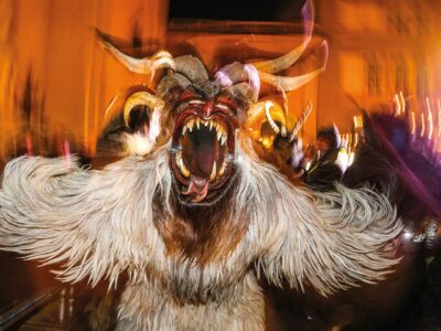 Perchtenlauf Salzburger Christkindlmarkt (c) Neumayr Perchtenlauf Salzburger Christkindlmarkt (c) Neumayr