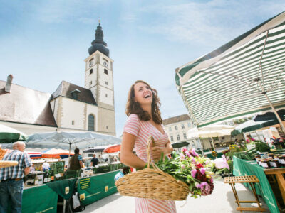 Lohnenswert: Der Wochenmarkt auf dem Domplatz ist jeden Donnerstag und Samstag. © Schwarz König Lohnenswert: Der Wochenmarkt auf dem Domplatz ist jeden Donnerstag und Samstag. © Schwarz König