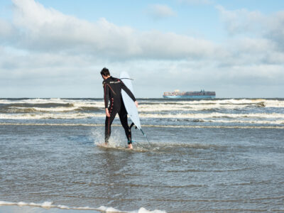 Surfen vor Wangerooge. © Kees van Surksum Surfen vor Wangerooge. © Kees van Surksum
