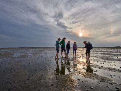 Wattwanderung auf Wangerooge. © Kees van Surksum Wattwanderung auf Wangerooge. © Kees van Surksum