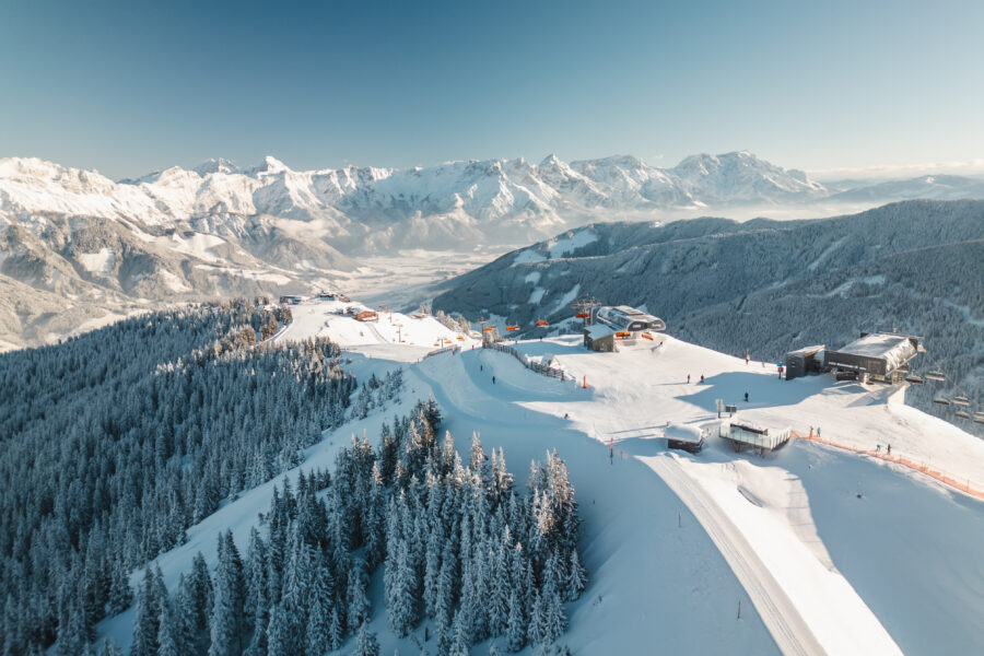 Die Leoganger Bergbahnen bringen Winterurlauber und Skifahrer auf den Asitz. © Michael Geißler