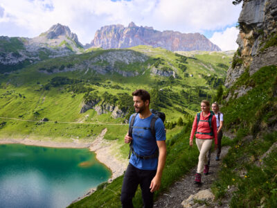 An dieser Aussicht kann man sich kaum sattsehen: Die Lechschleife am Lechweg. © Verein Lechweg, Fabian Heinz