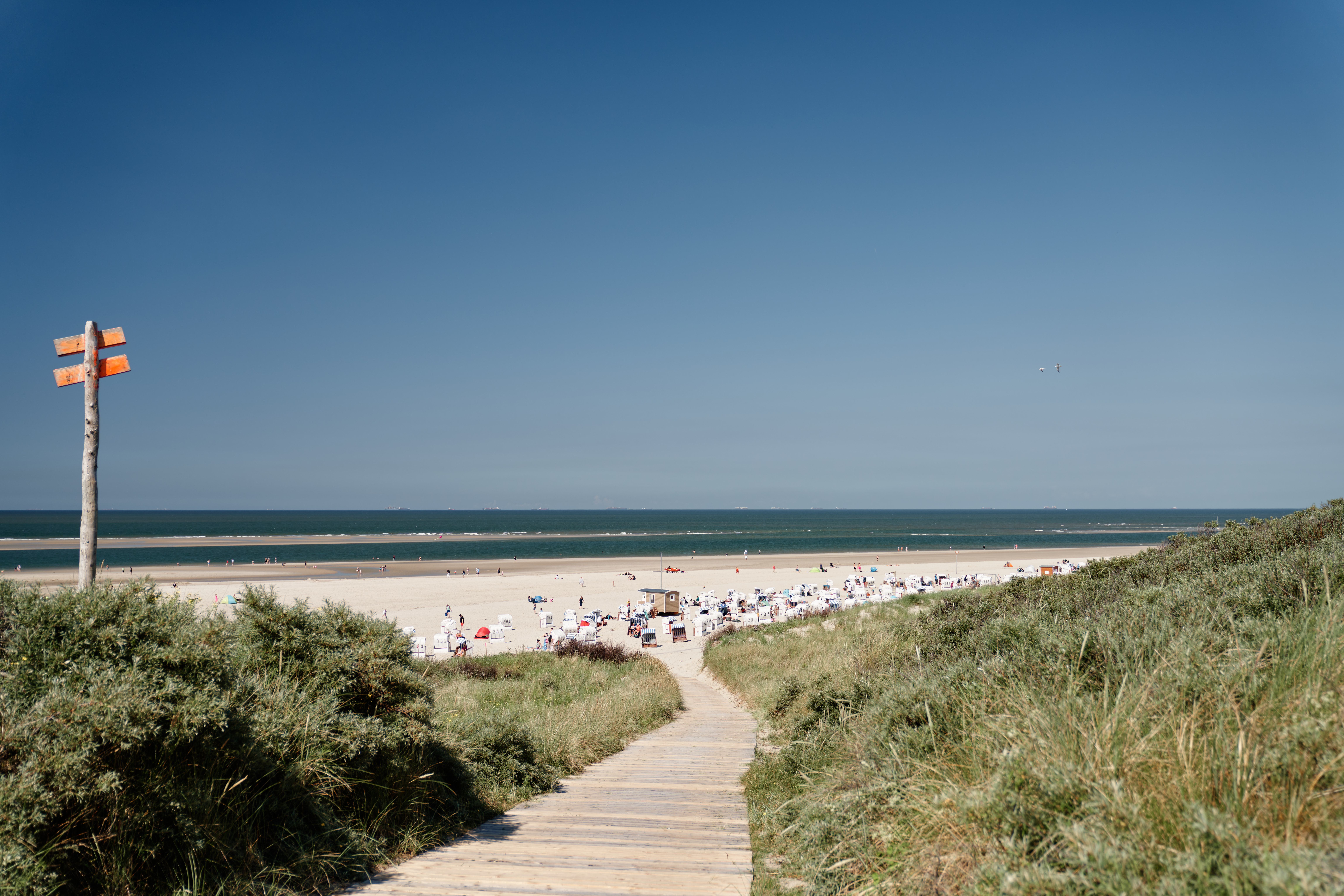 Traumhafte Nordseeinsel: Über 15 Kilometer erstreckt sich der Spiekerooger Strand am nördlichen Ende der Insel. © Karlis Kalnins
