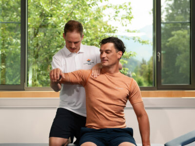 AlpenthermeGastein-Gesundheitszentrum-Physiotherapie-mit-Therapeut2-MarktlPhotography