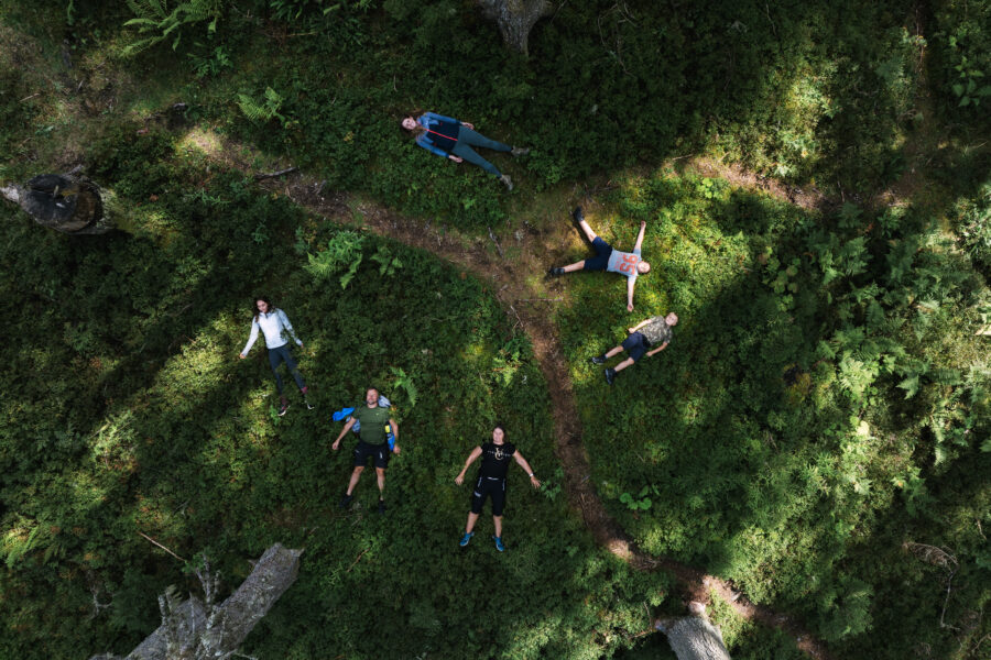 In Bad Hofgastein können Urlauber auf besondere Art und Weise in den Wald eintauchen - sei es beim Waldbaden, Green Exercise oder Wald:Yoga. © KTVB Bad Hofgastein, Christoph Oberschneider
