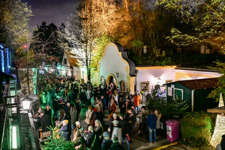 Das St. Pöltner Kellergassenfest in der Rendl-Keller-Gasse hat sich zu einem angenehmen Pflichttermin für Weinliebhaber entwickelt. © Tanja Wagner