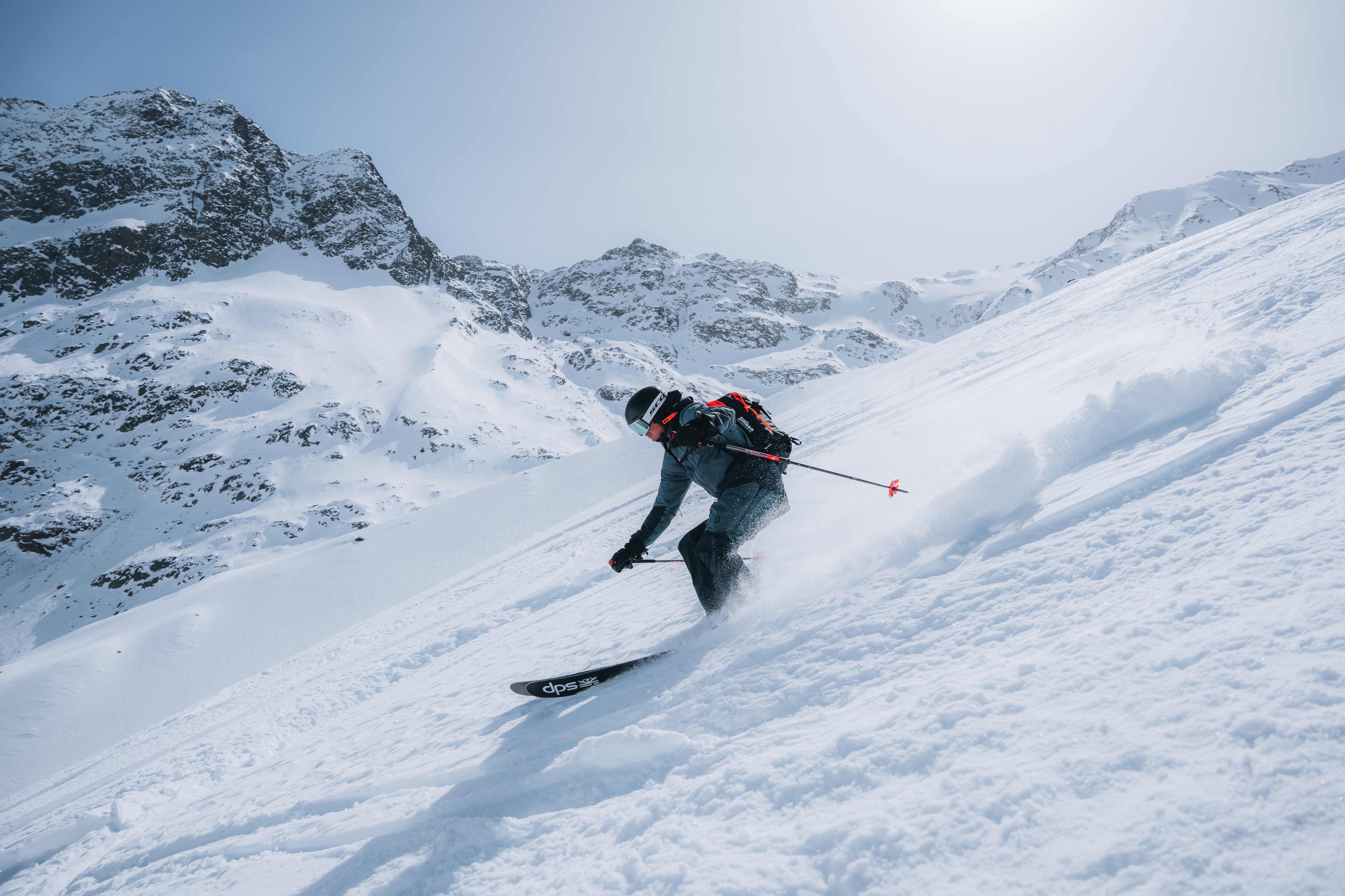 36 Kilometer Variantenabfahrten und der Snowpark im Frühjahr machen den Kaunertaler Gletscher zum beliebten Ziel für Freerider. © TVB Tiroler Oberland, Eva Beer