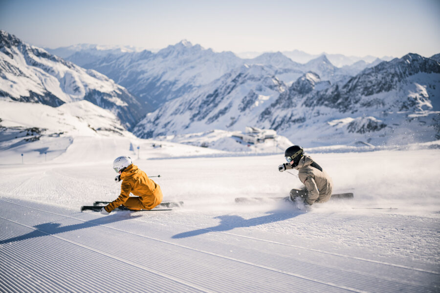 Freie Fahrt voraus: Auf den 5 Tiroler Gletscher finden Skifahrer über 300 Pistenkilometer. © Sebastian Marko Photography